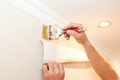 Pose de papier peint dans le Jura — revêtements muraux et toiles de verre